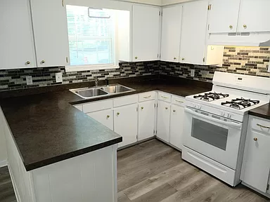 2205 Bledsoe St - Photo 3 of 11