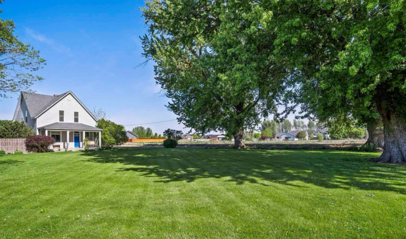 7741 Elmore Rd - Photo 3 of 8