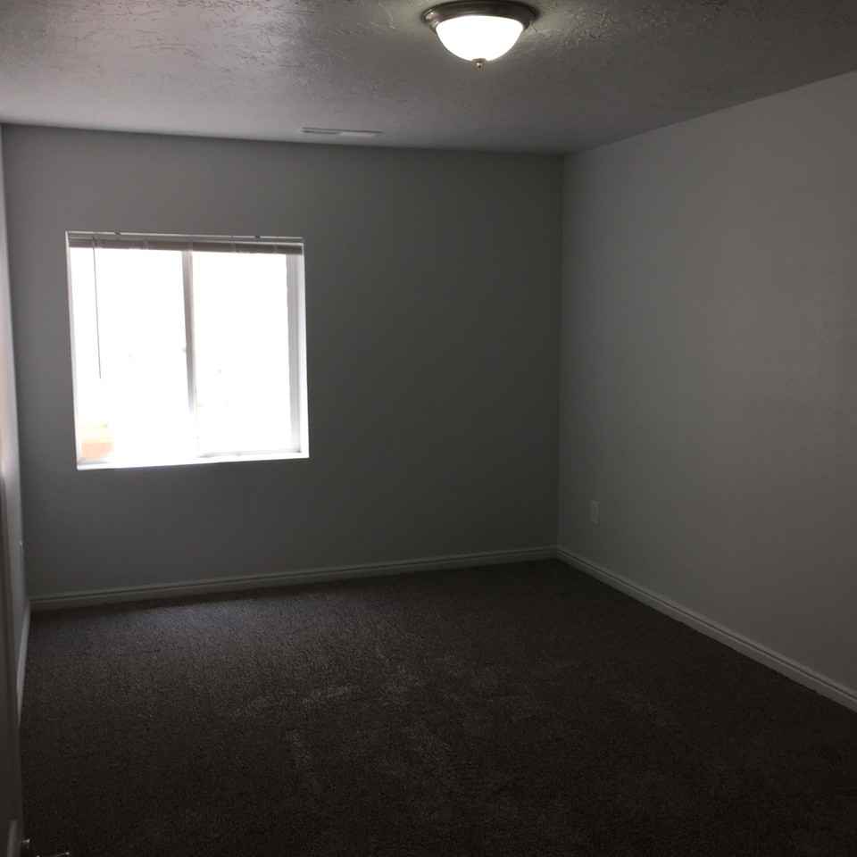 311 N 700 W - Photo 3 of 16