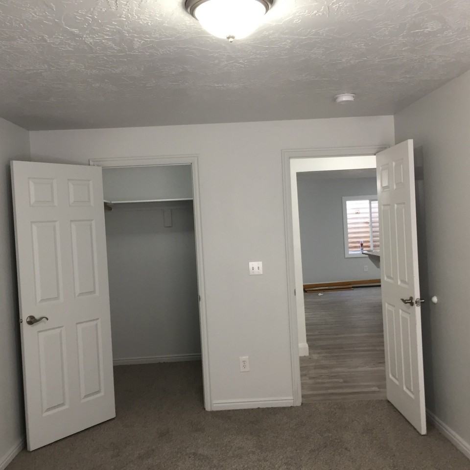 311 N 700 W - Photo 4 of 16