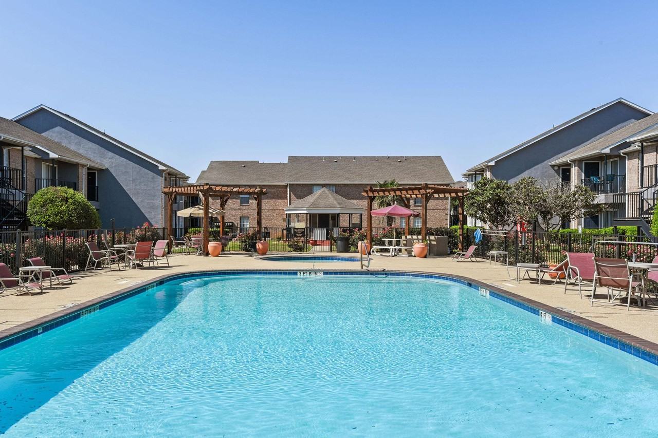 Country Place - Photo 4 of 50