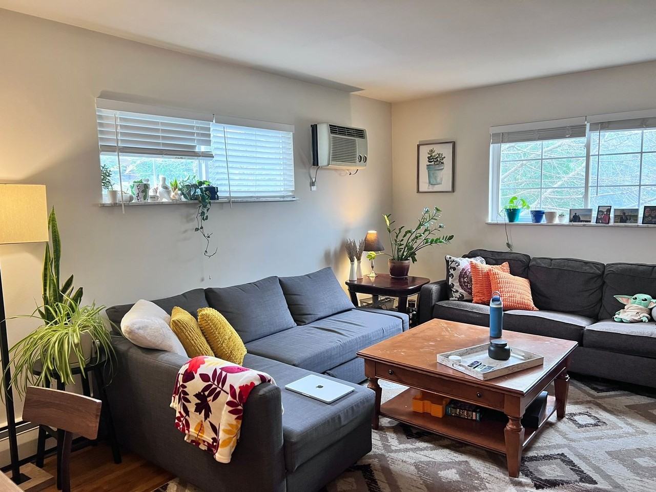1241 Corbett Ave - Photo 3 of 21