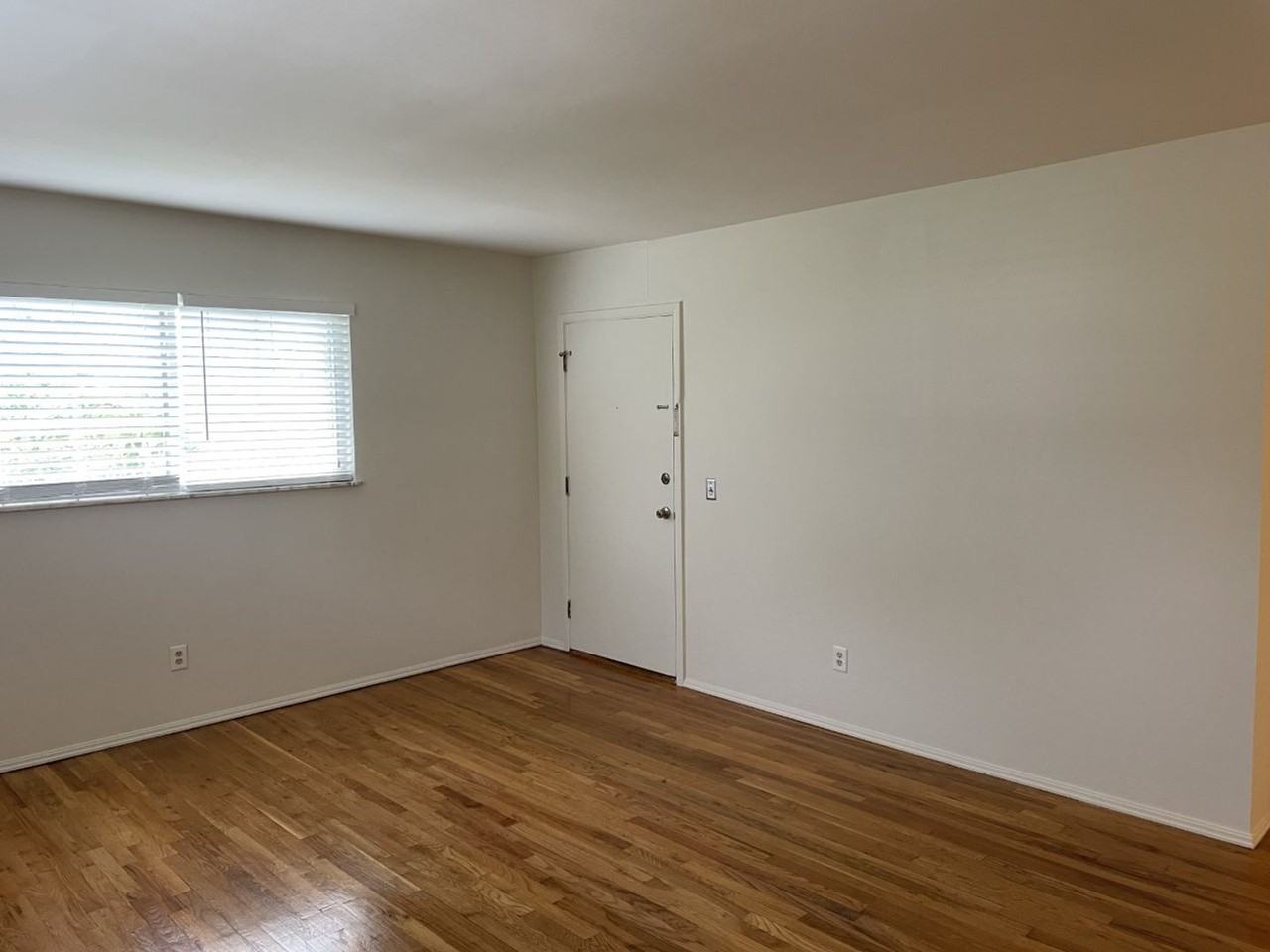 1241 Corbett Ave - Photo 7 of 21
