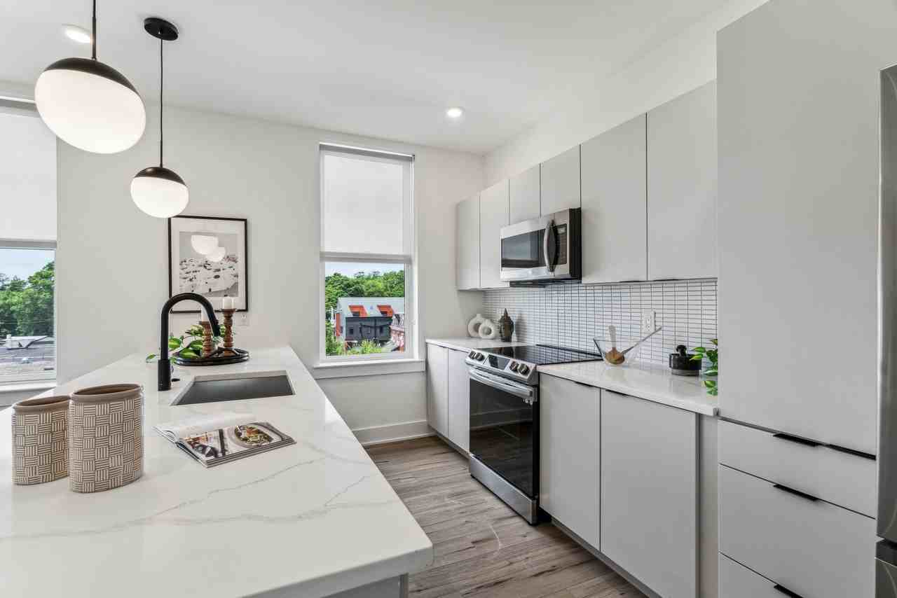 The Ace - Photo 5 of 50