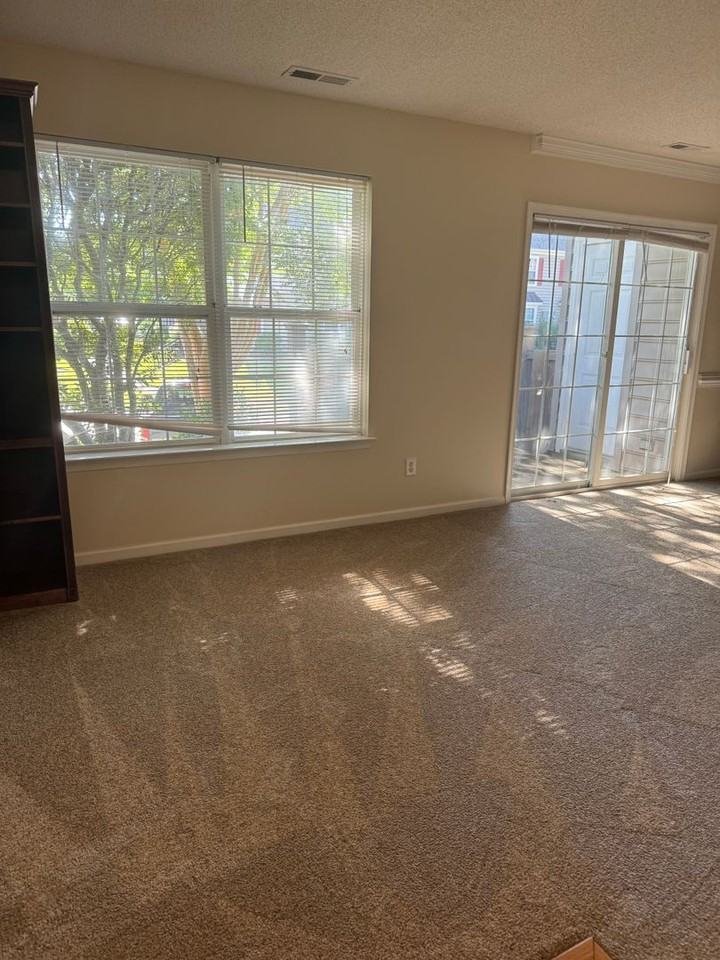 208 Bristol Cmn - Photo 3 of 18