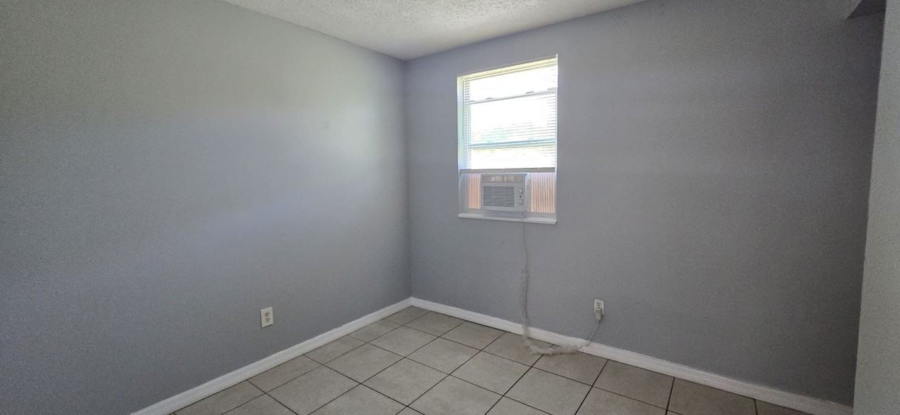 2811 Anthony St #B - Photo 2 of 6