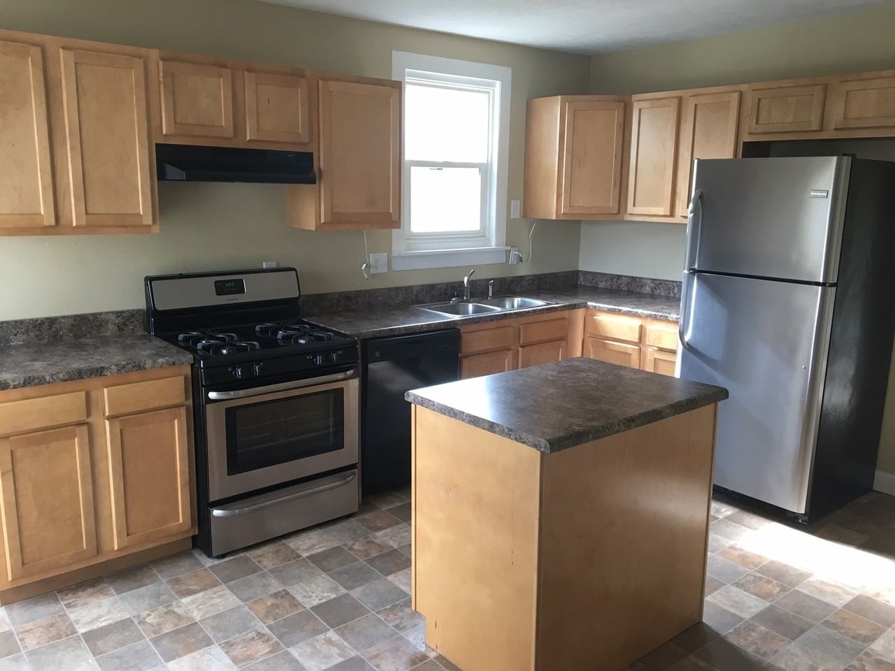 903 N Madison St - Photo 3 of 15