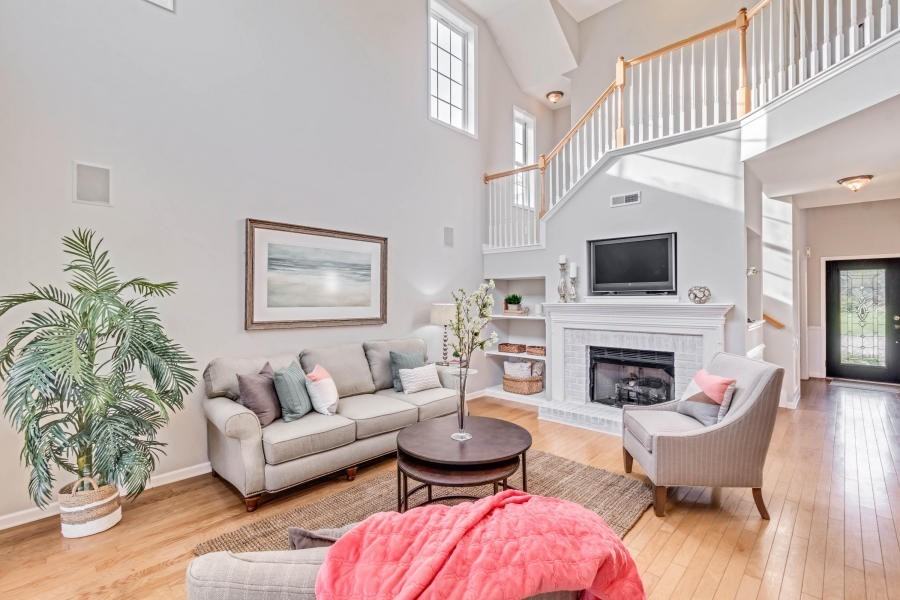 1672 Jorrington St - Photo 4 of 17