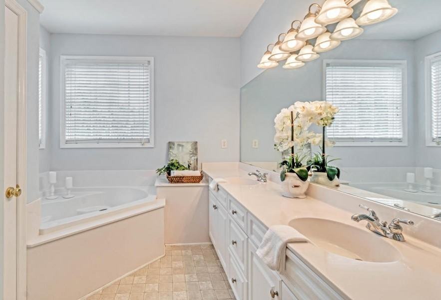 1672 Jorrington St - Photo 5 of 17