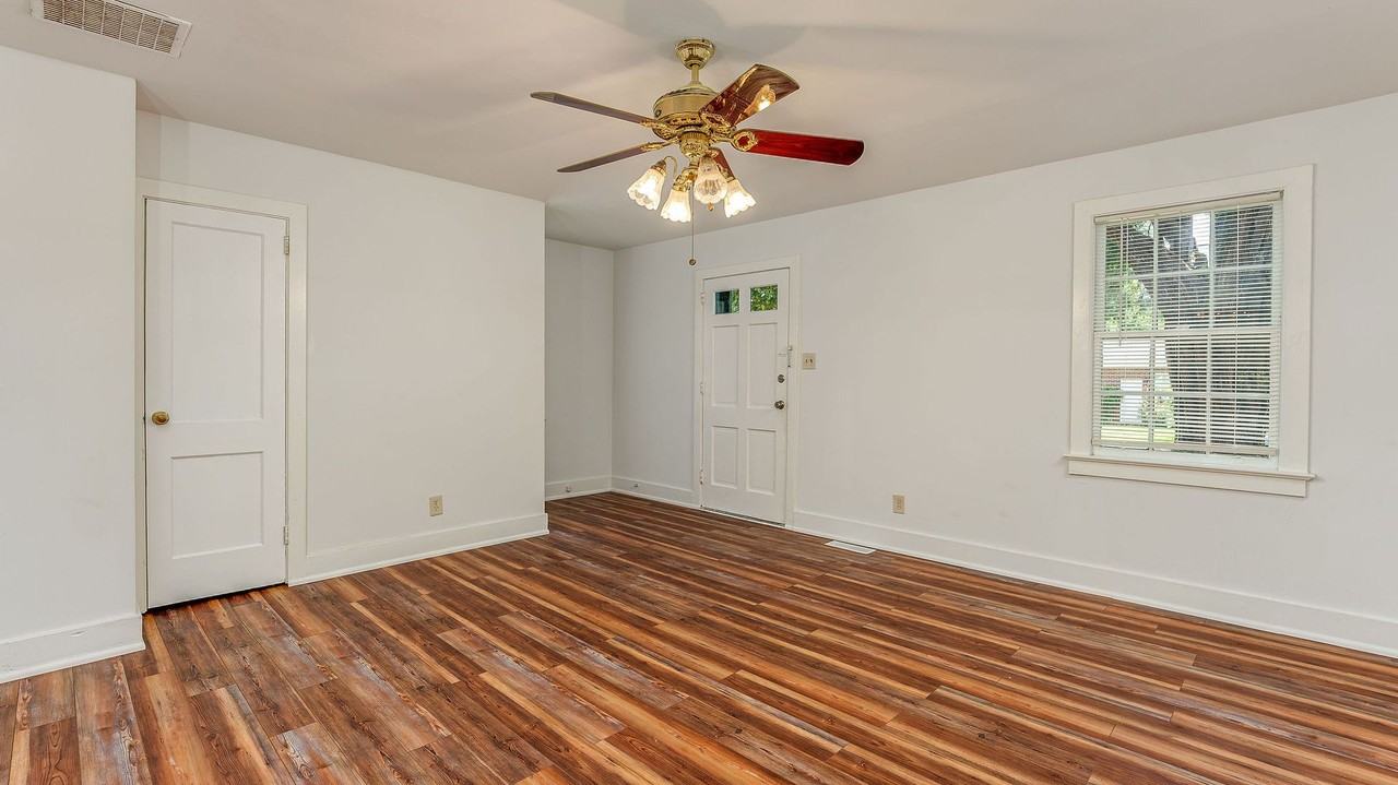 1 Riverside Dr #D - Photo 7 of 25