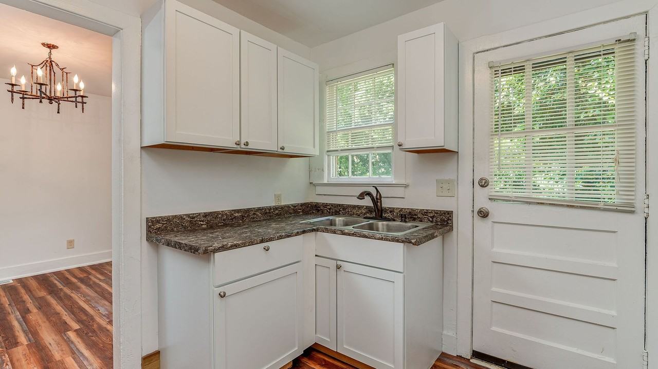 1 Riverside Dr #D - Photo 4 of 25