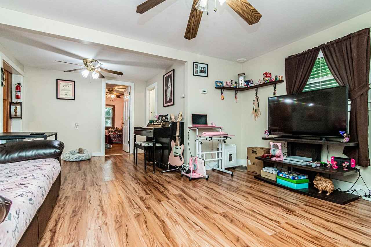 127 W 15th St - Photo 4 of 28