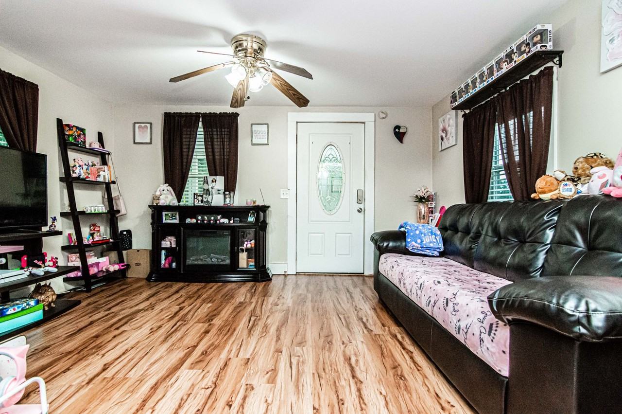 127 W 15th St - Photo 6 of 28