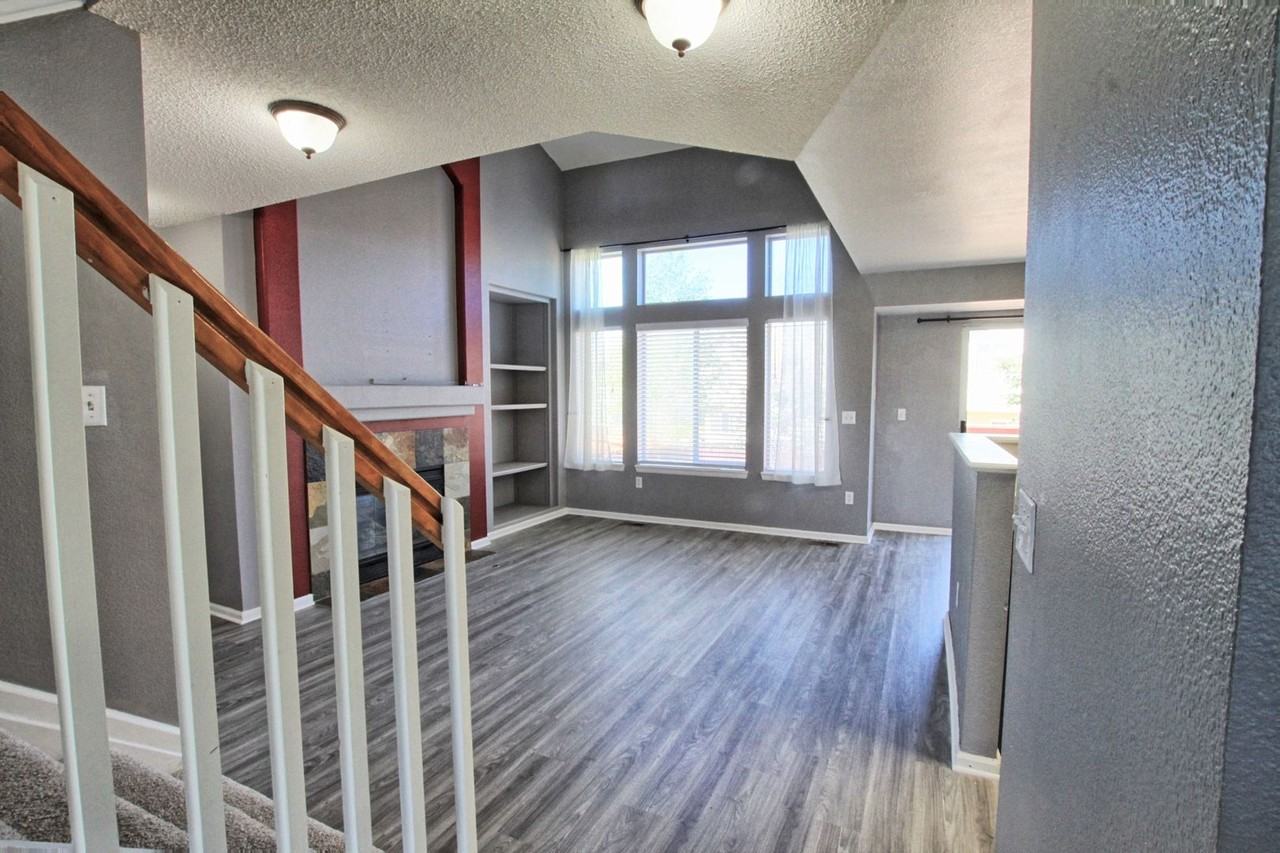 4613 E Bennington Ave - Photo 3 of 19