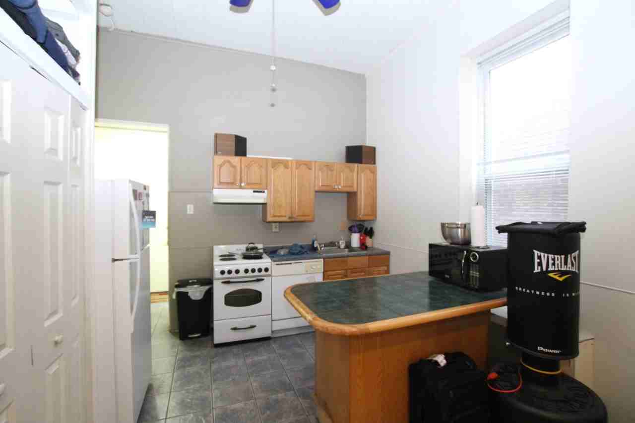 2004 Chestnut St #2R - Photo 3 of 6