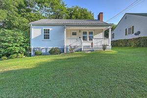 featured image of 608 Forest St