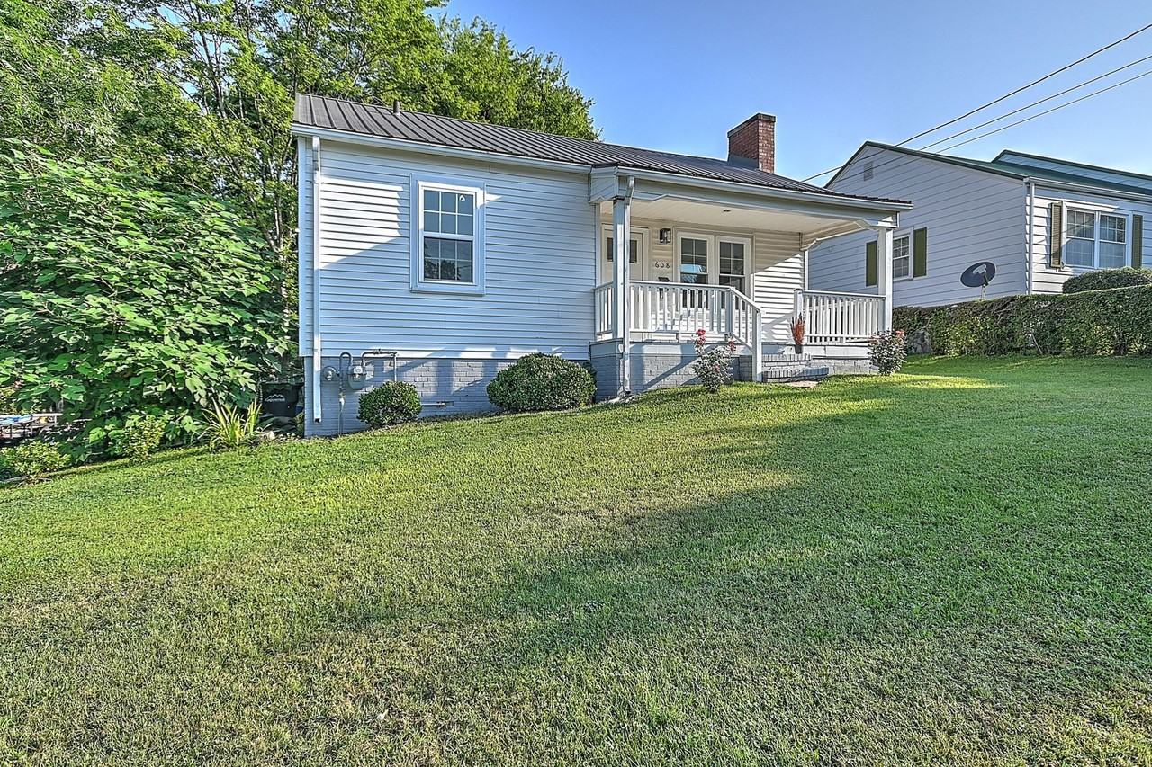 608 Forest St - Photo 2 of 39