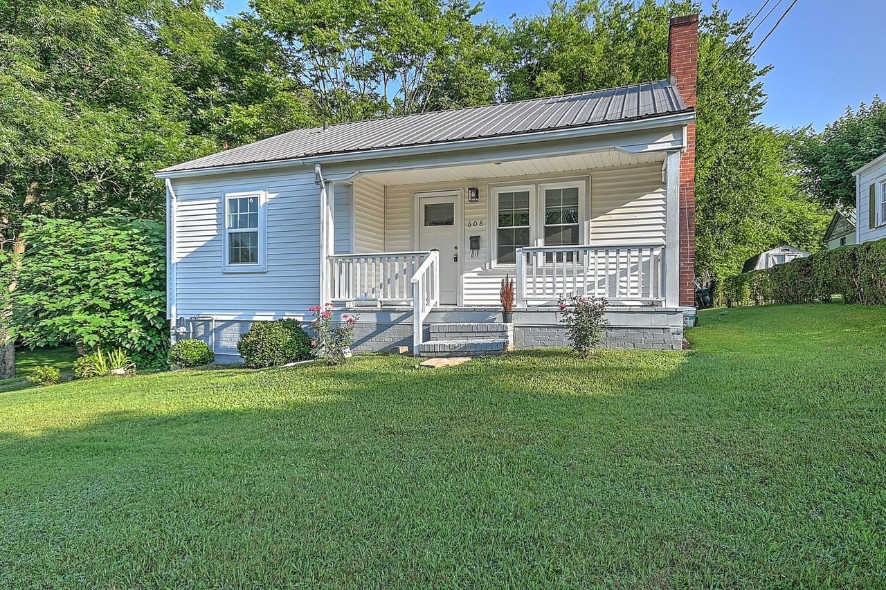 608 Forest St - Photo 3 of 39