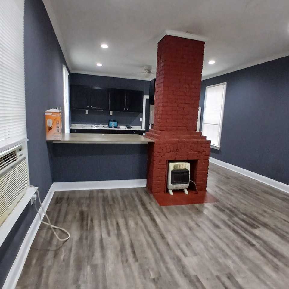 934 Avenue E #NA - Photo 2 of 8