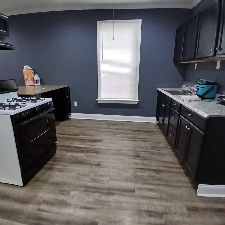 934 Avenue E #NA - Photo 3 of 8