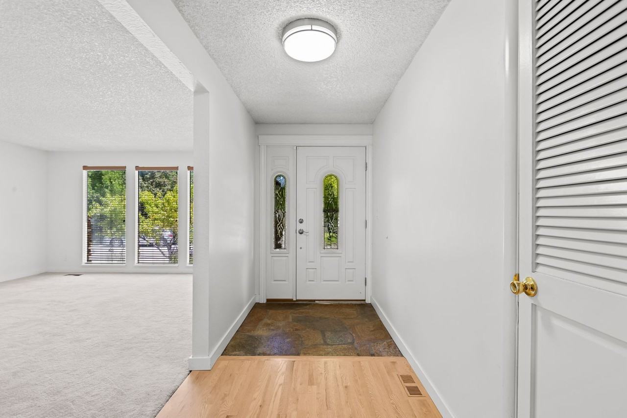 2317 S Scyene Way - Photo 4 of 34