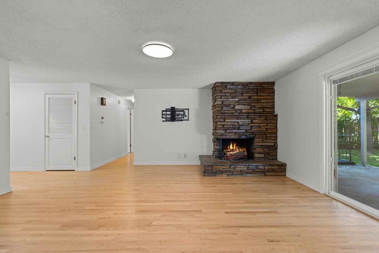 2317 S Scyene Way - Photo 7 of 34