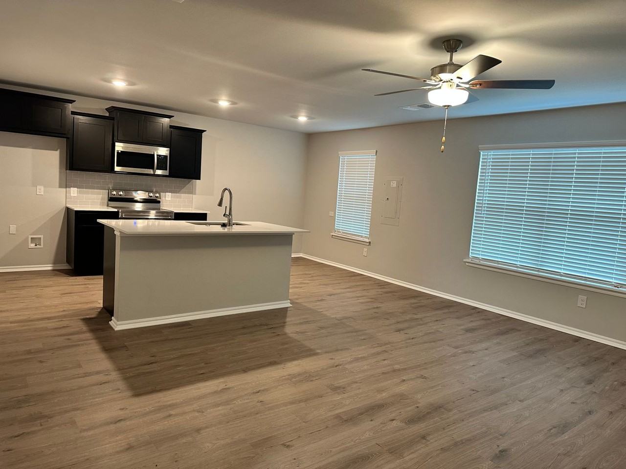 230 Sw 34th St #811 - Photo 3 of 10