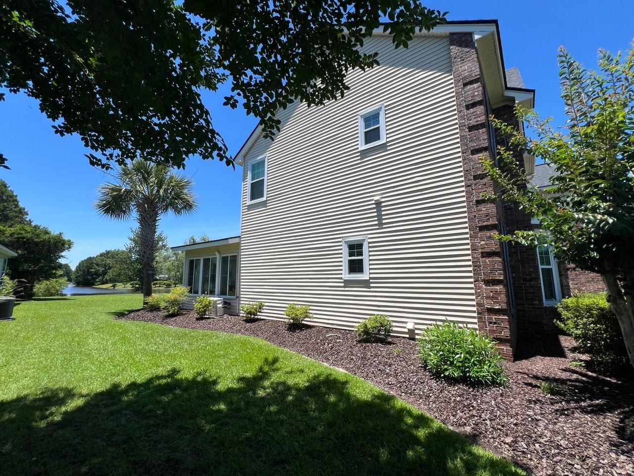 1513 Clarendon Way - Photo 4 of 34