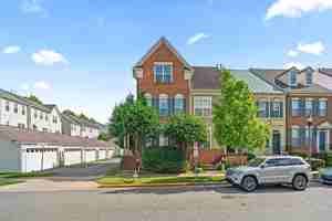 featured image of 10 Golden Ash Way