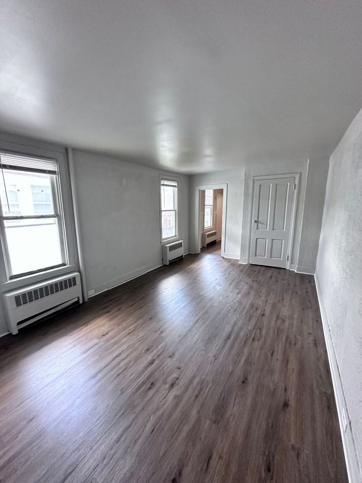 587 W Princess Street - Photo 2 of 20