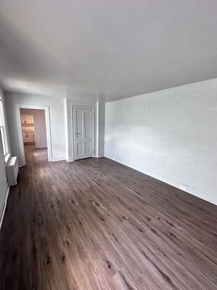 587 W Princess Street - Photo 3 of 20