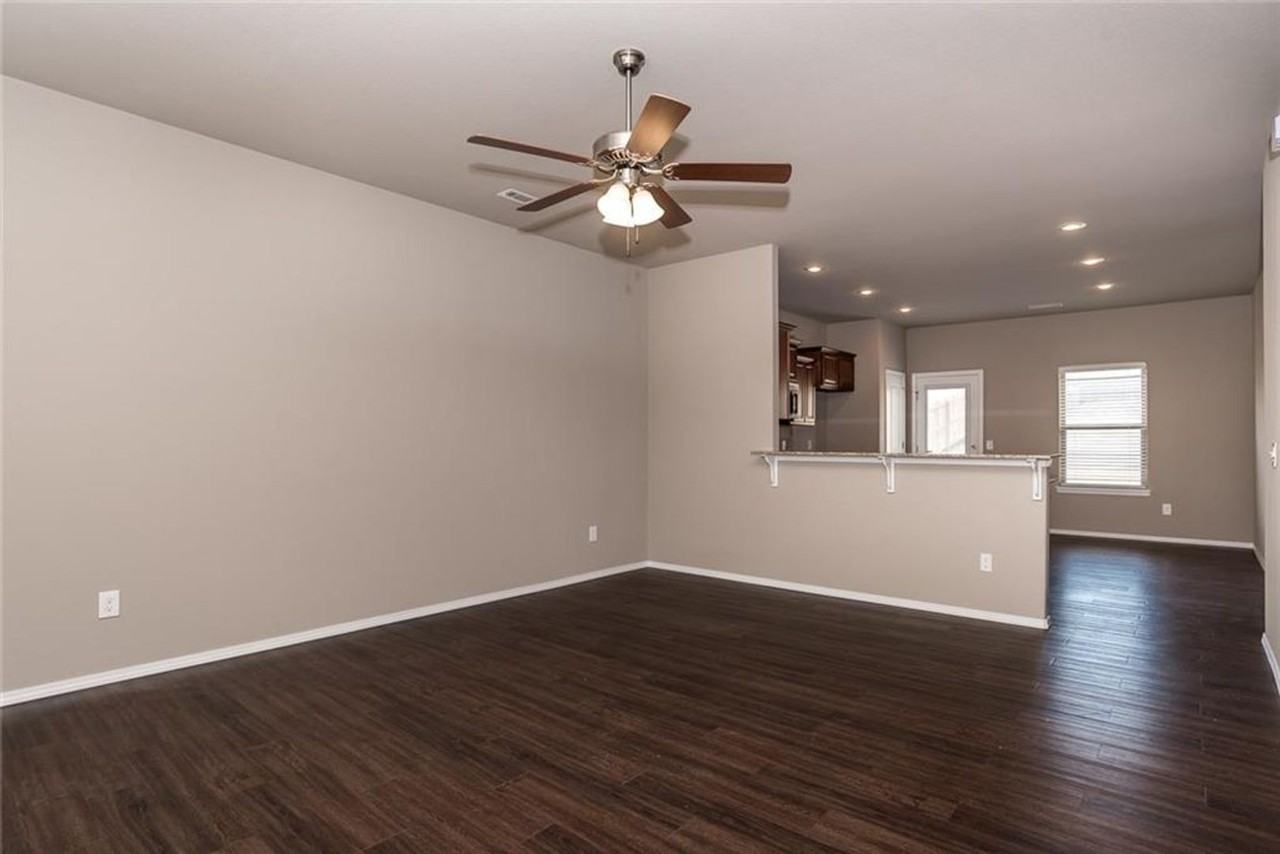 408 Driftwood St - Photo 6 of 15