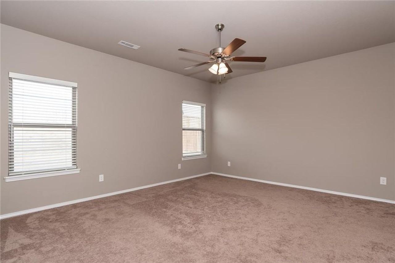 408 Driftwood St - Photo 7 of 15