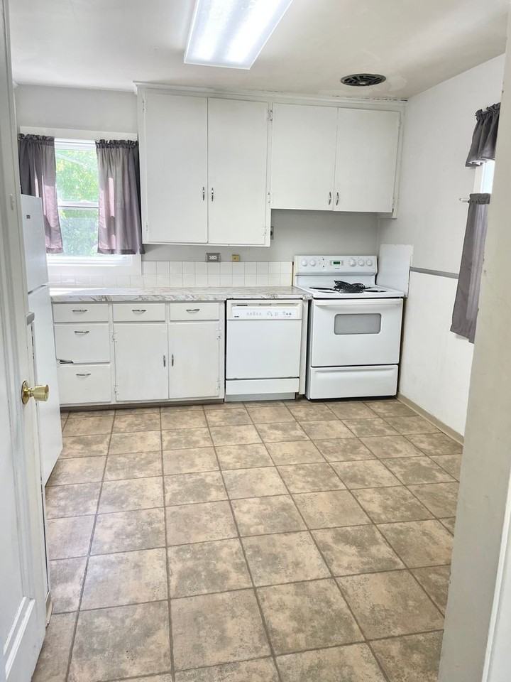 924 12th St S - Photo 3 of 17