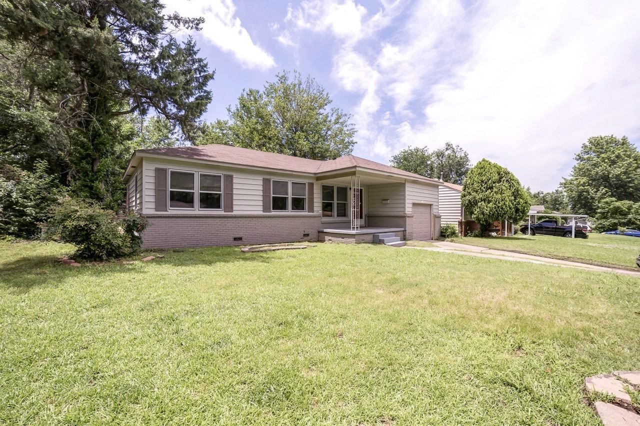 1618 S Ash Pl - Photo 2 of 36