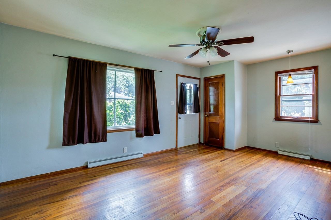 1714 W Clark St - Photo 4 of 17