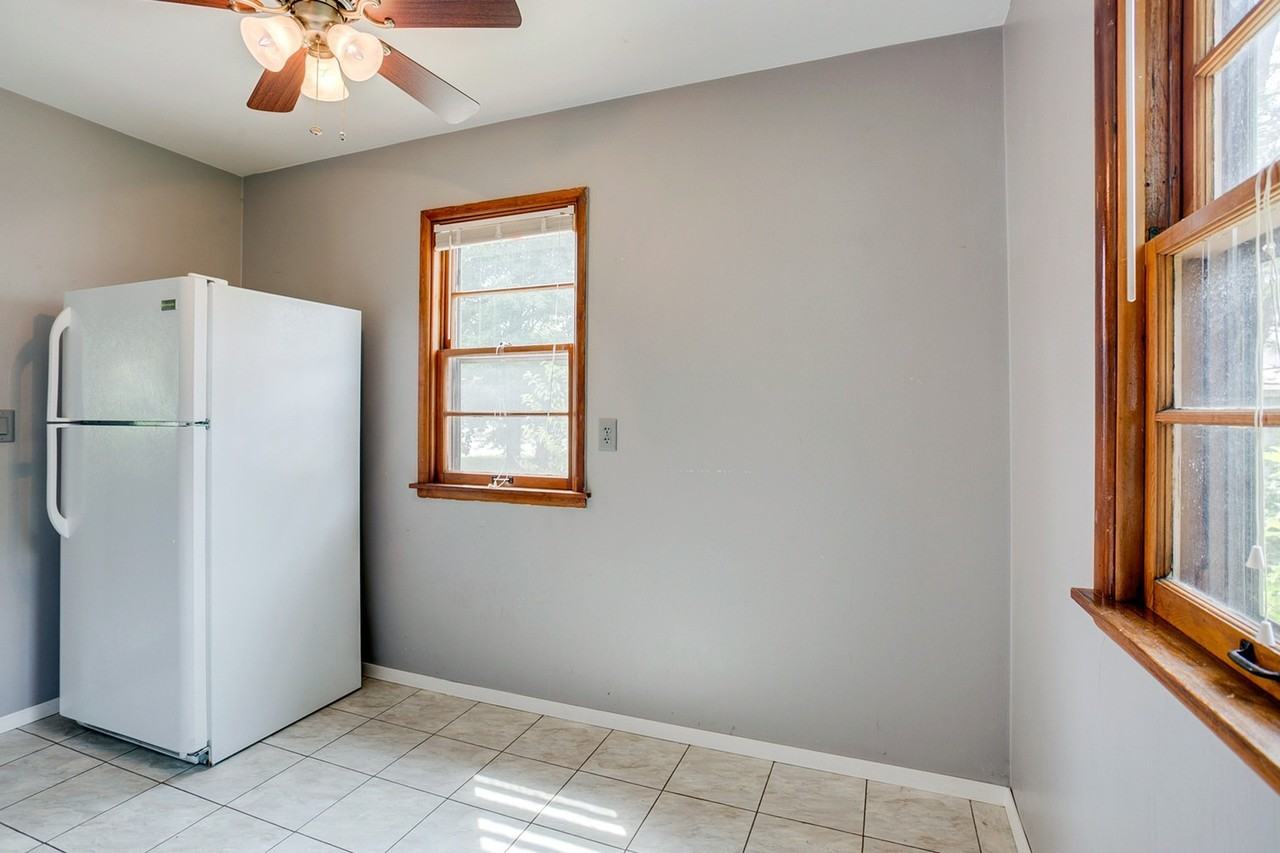 1714 W Clark St - Photo 6 of 17