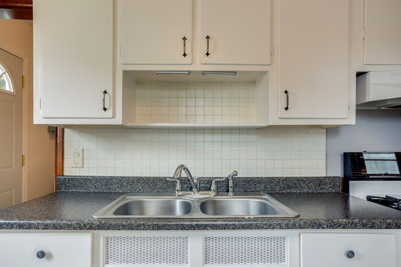 1714 W Clark St - Photo 7 of 17