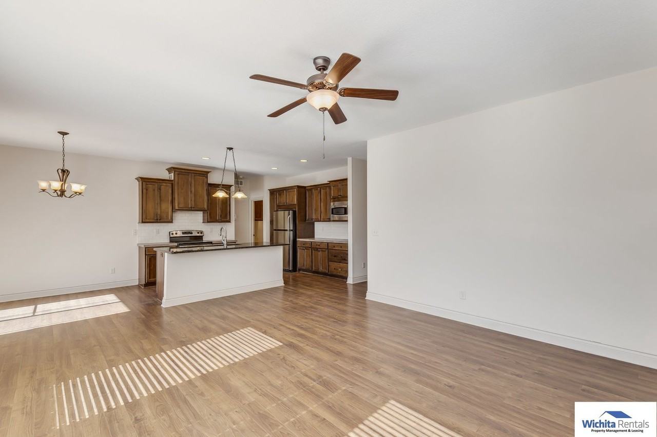 907 W Threewood Ct - Photo 3 of 16