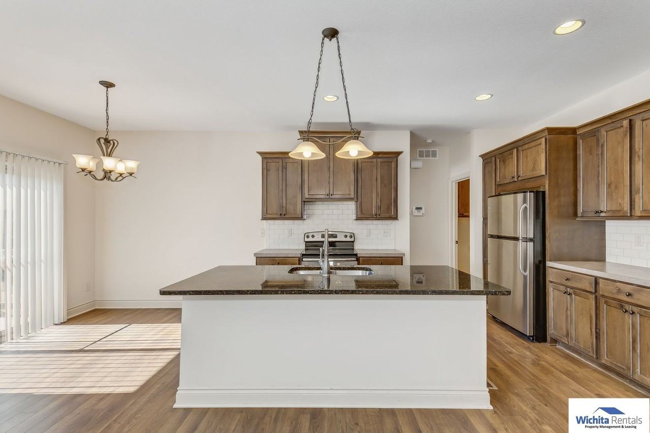 907 W Threewood Ct - Photo 4 of 16