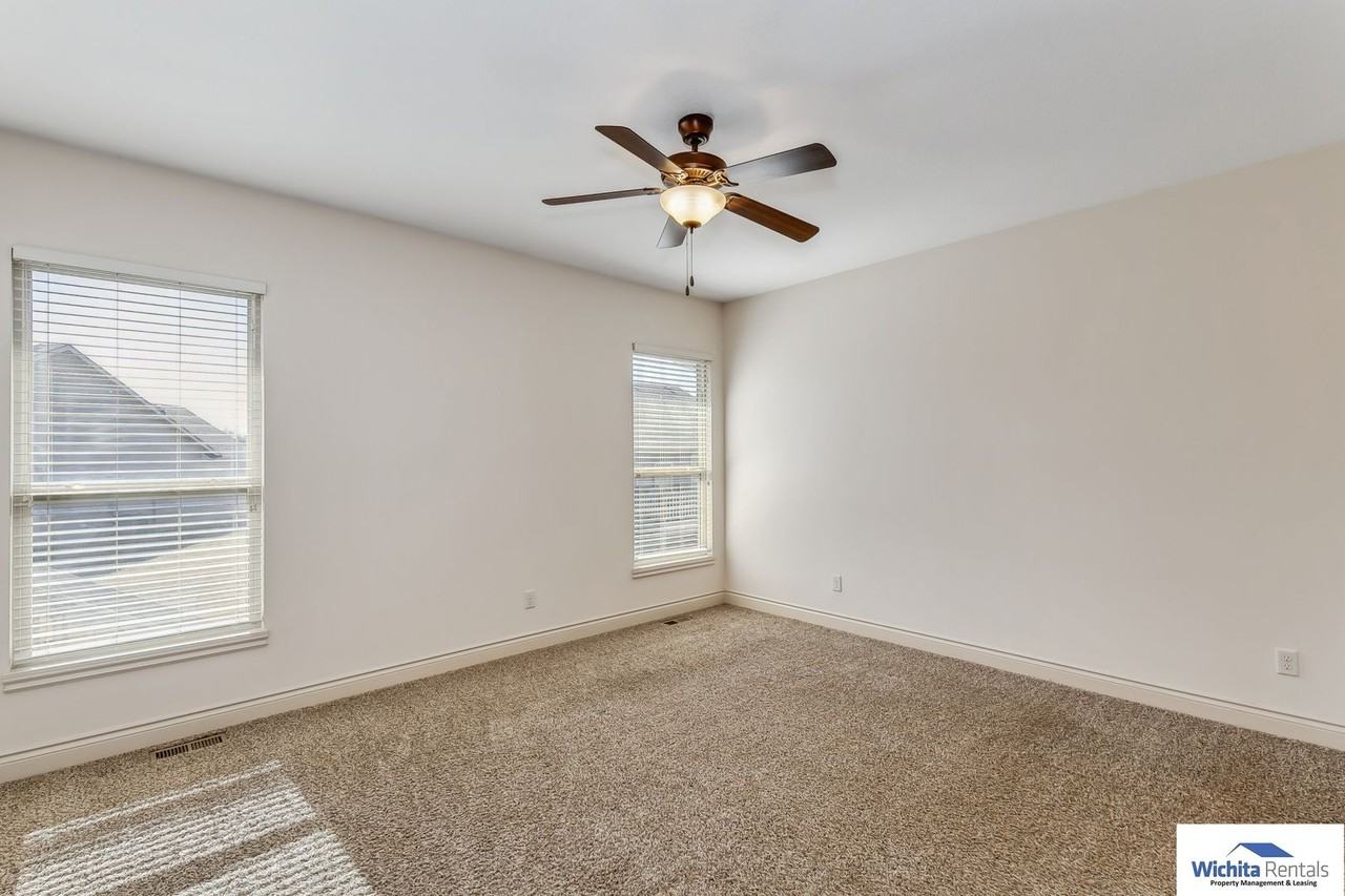 907 W Threewood Ct - Photo 5 of 16