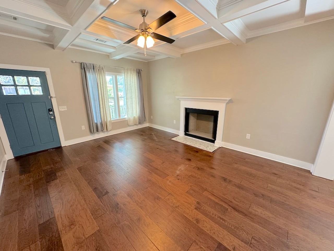 211 E Derenne Ave - Photo 3 of 16