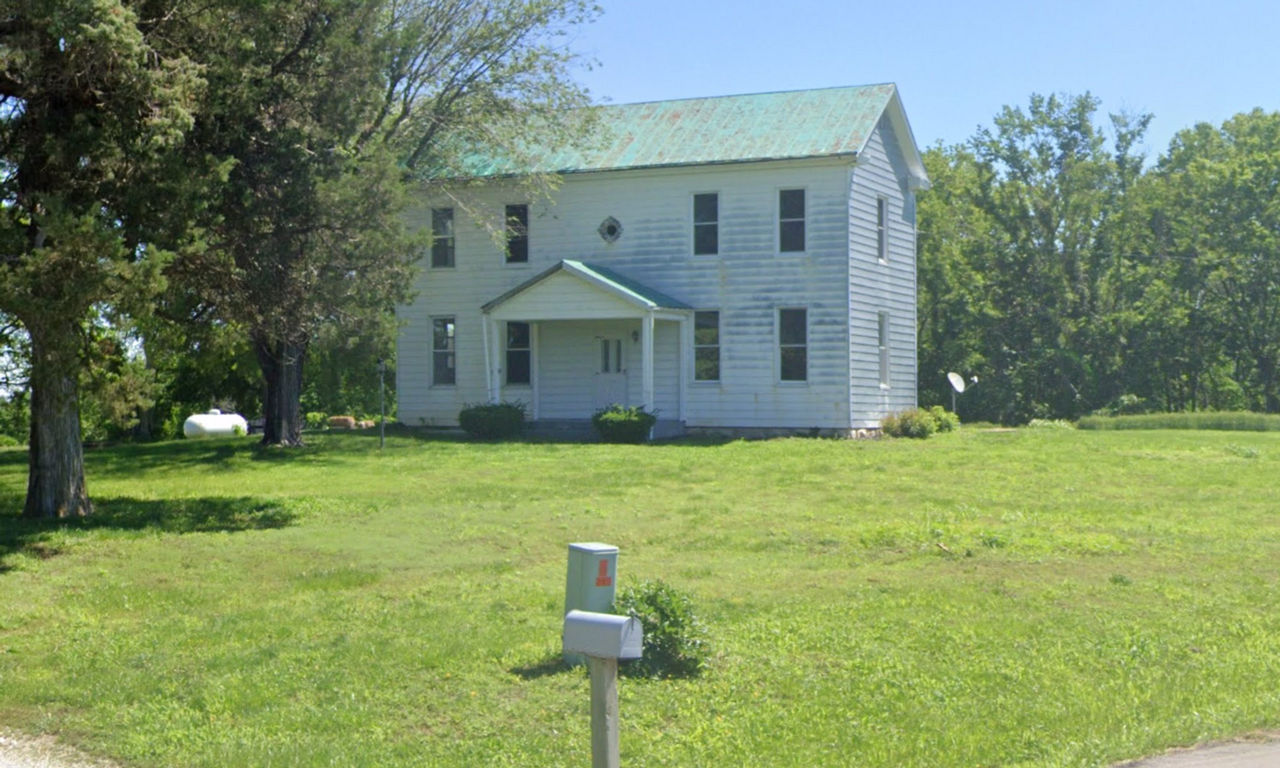 3911 Old Highway 100 - Photo 2 of 15