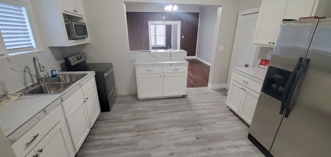 1311 Ash St #B - Photo 7 of 11