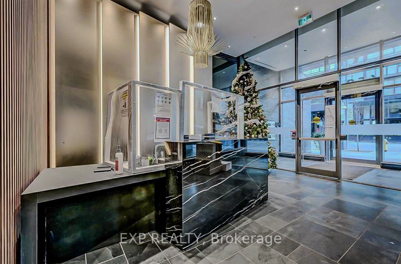 650 King Street West #007 - Photo 3 of 22