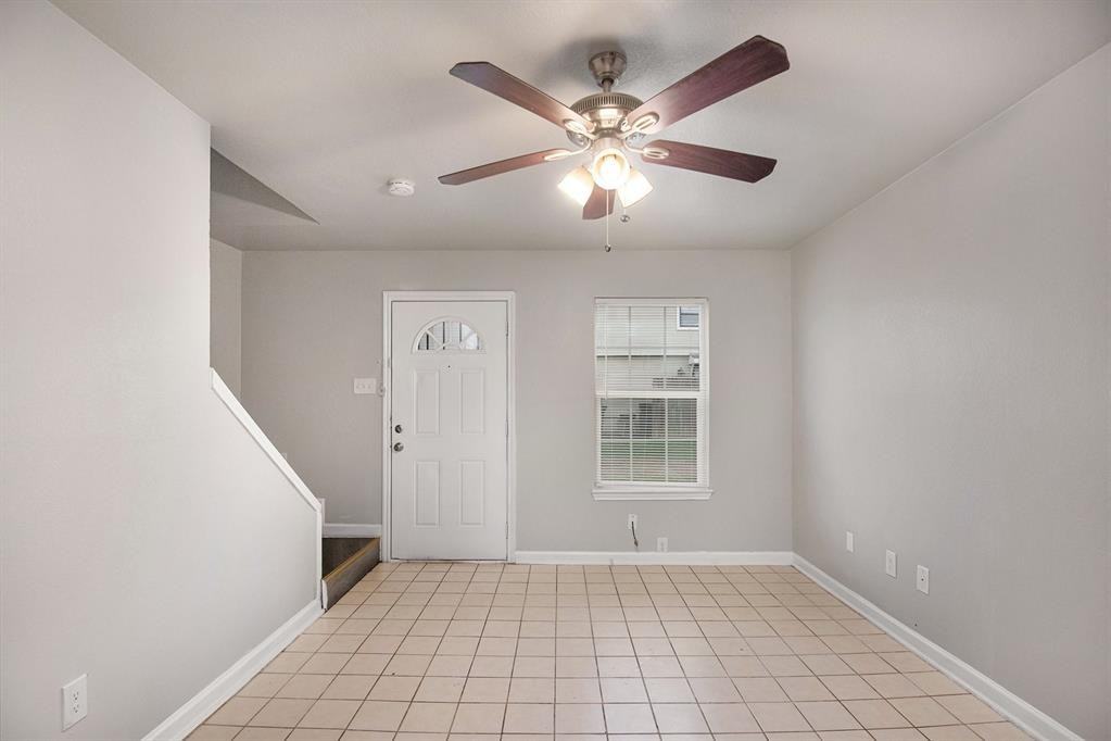 4936 Flamingo Rd - Photo 6 of 24