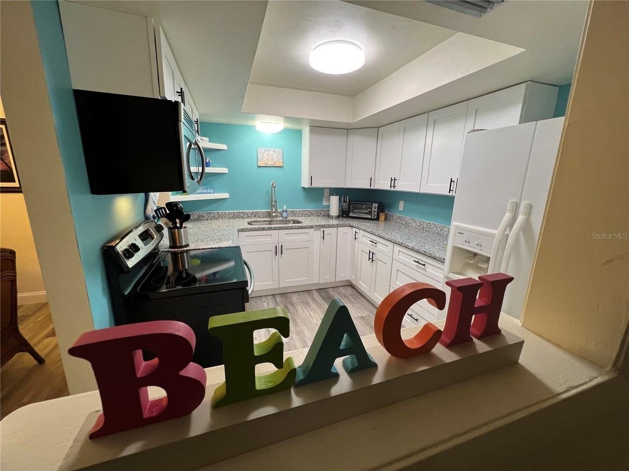 1406 N Saturn Ave - Photo 3 of 27