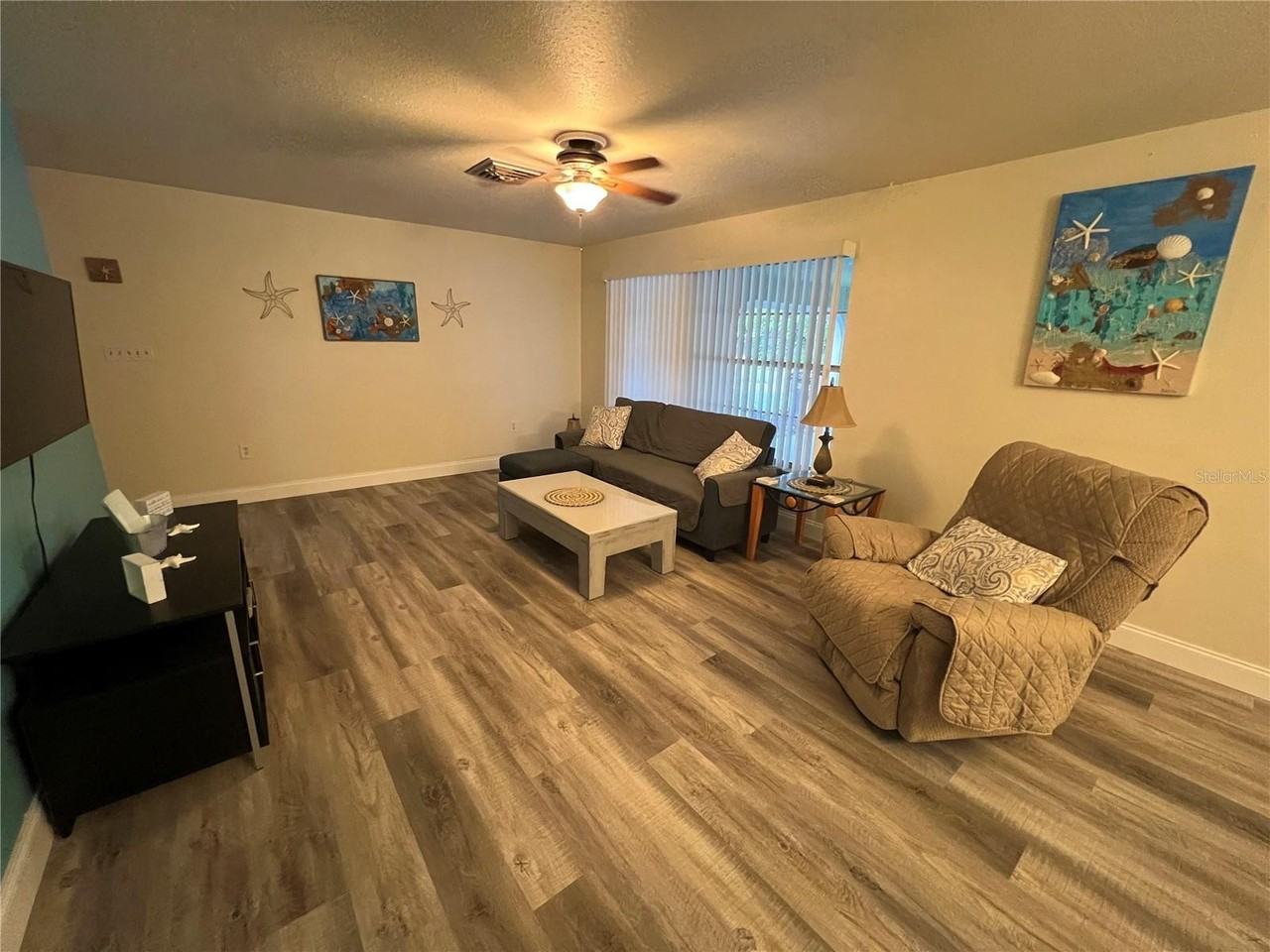 1406 N Saturn Ave - Photo 4 of 27