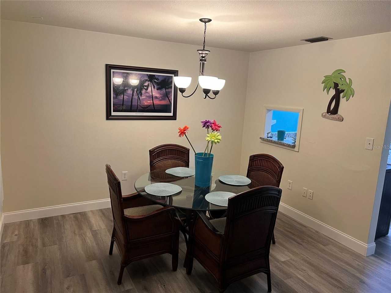 1406 N Saturn Ave - Photo 6 of 27