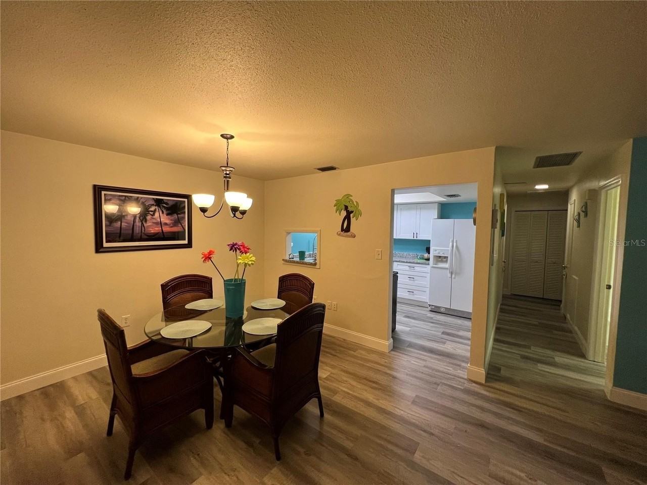 1406 N Saturn Ave - Photo 7 of 27